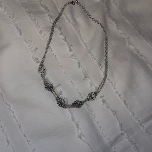Silver Y2K necklace/choker
